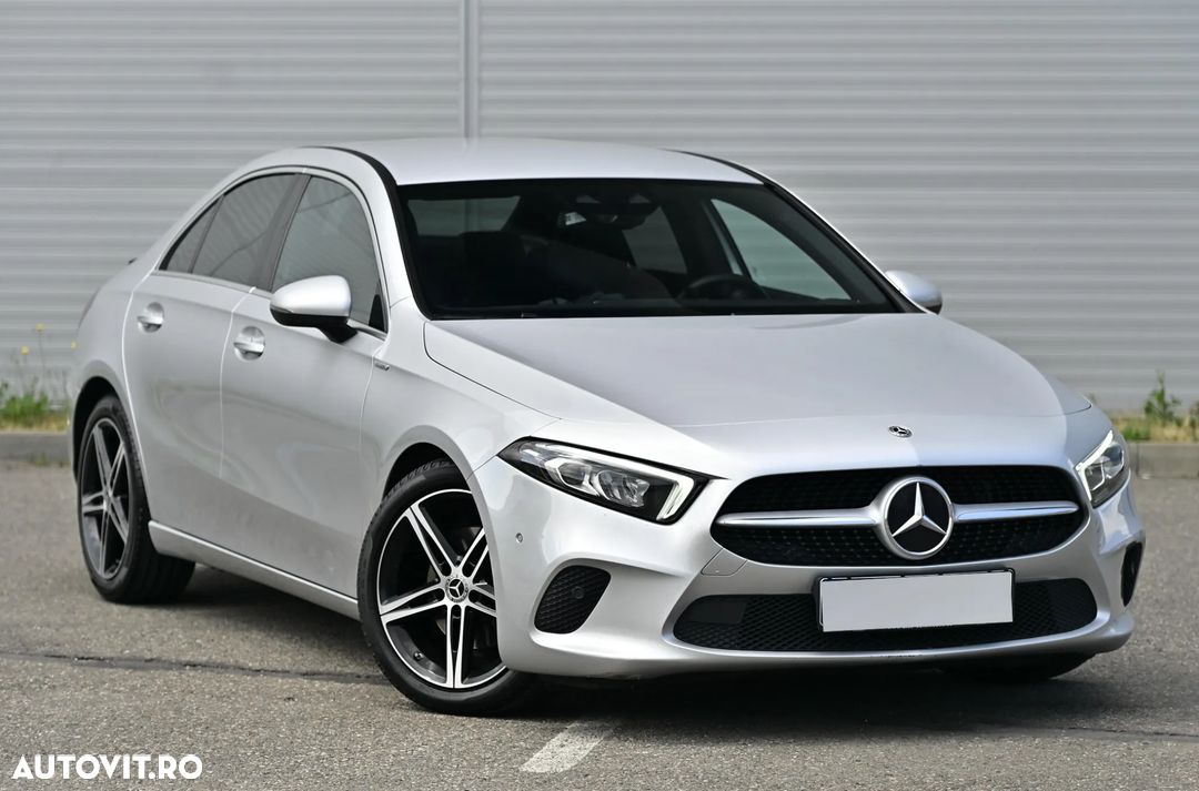 Poza 2 Mercedes-Benz A 200 d Sedan Edition 2021