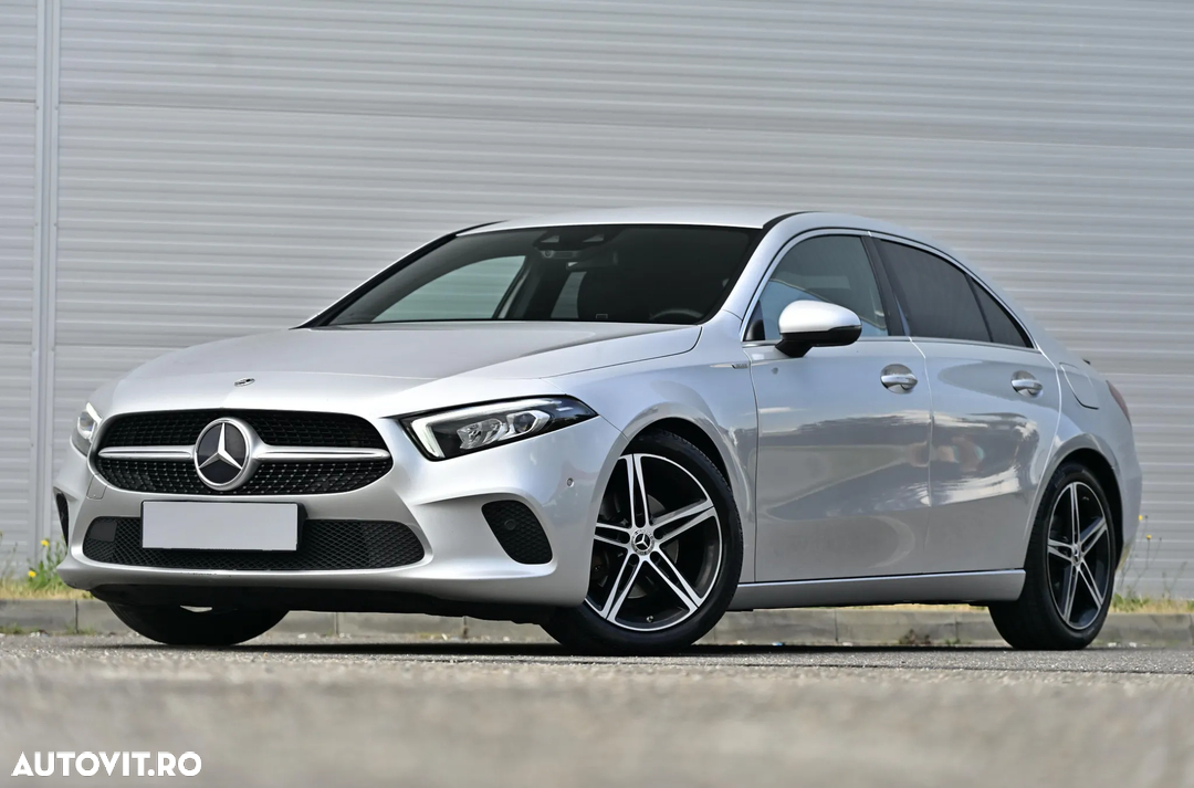 Poza 4 Mercedes-Benz A 200 d Sedan Edition 2021