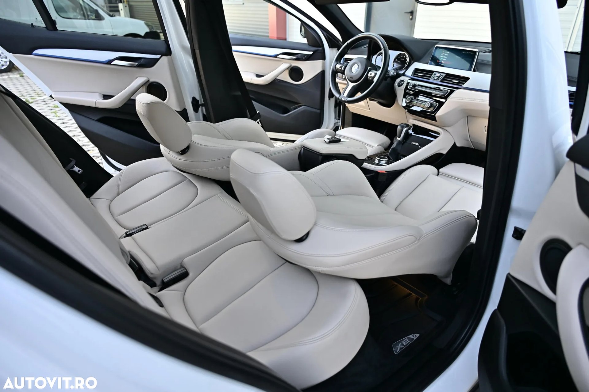 Poza 17 BMW X2 xDrive20i Automată